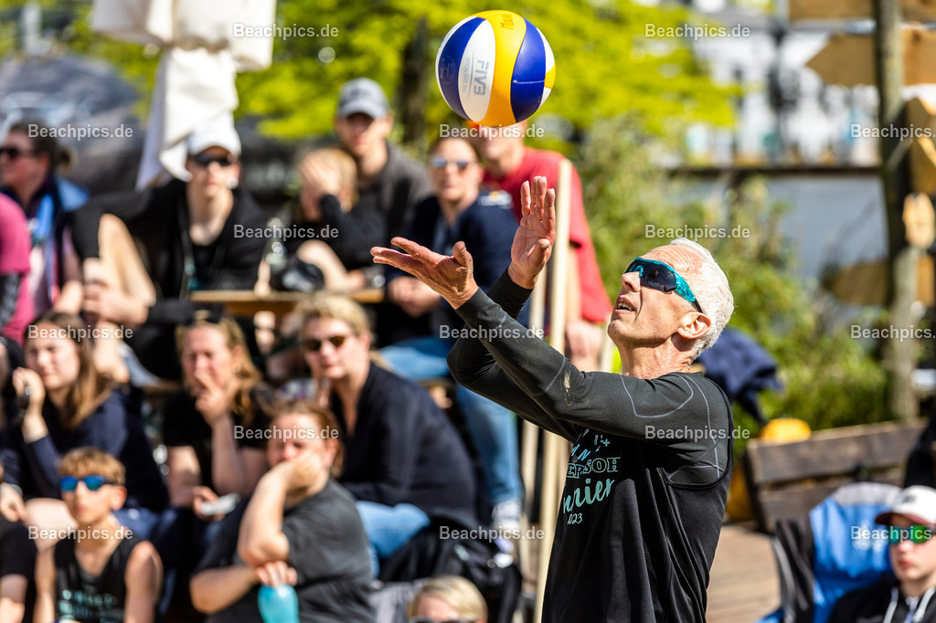 2023-00069774-Vater-Sohn-Turnier |  18.05.2023; Berlin Foto: Gerold Rebsch - www.beachpics.de
