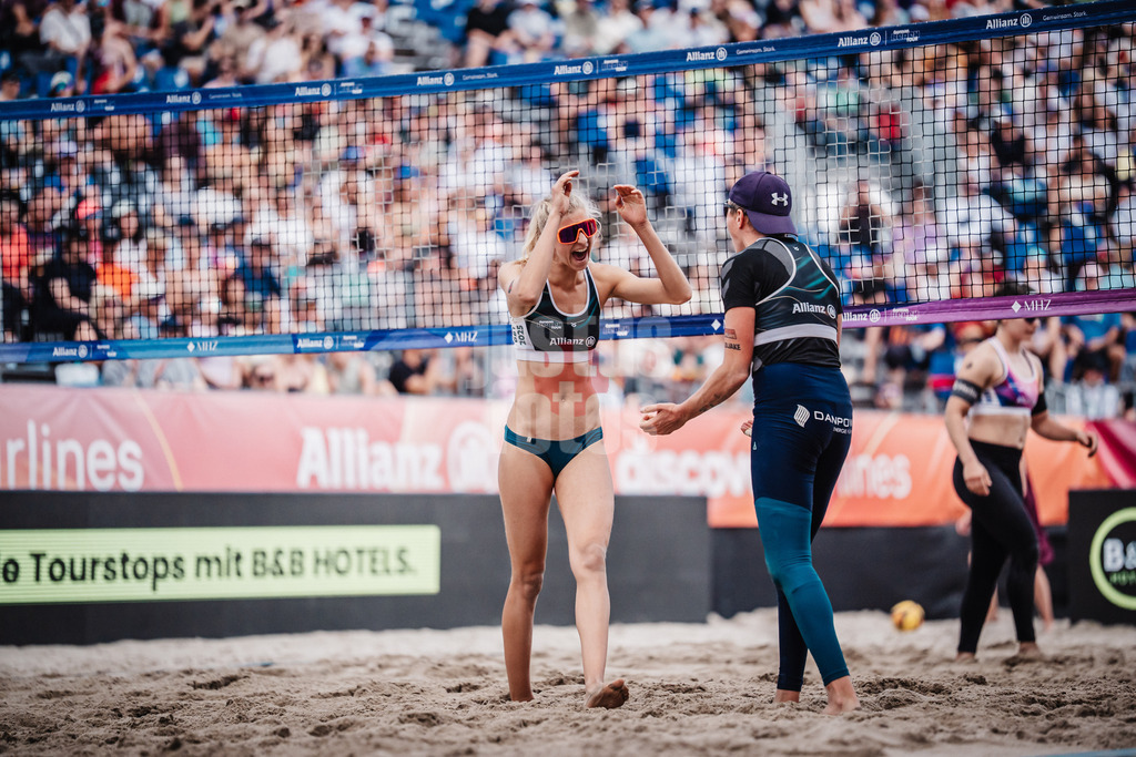 Beachvolleyball | Frauen | Deutsche Meisterschaften 2025 Timmendorfer Strand | 05.09.2025 | v.l. Nele Barber und Melanie Gernert jubeln