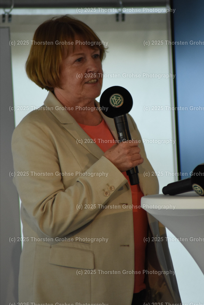 Season opening 16.08.2019 Football Women league | Talk round before the season opening 16.08.2019 Football Women league in Frankfurt Germany. 

Image: Hannelore Ratzeburg Vice President for women's and girls' football in the German Football Association - Realisiert mit Pictrs.com
