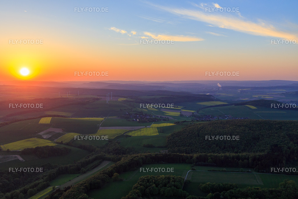 Sonnenuntergang im Weserbergland | Luftbild: Sonnenuntergang im Weserbergland in Ottenstein im Bundesland Niedersachsen in Deutschland. Foto: IMG_107065.jpg vom 04.05.2018 durch Werner Riehm/FLY-FOTO.de - Realisiert mit Pictrs.com