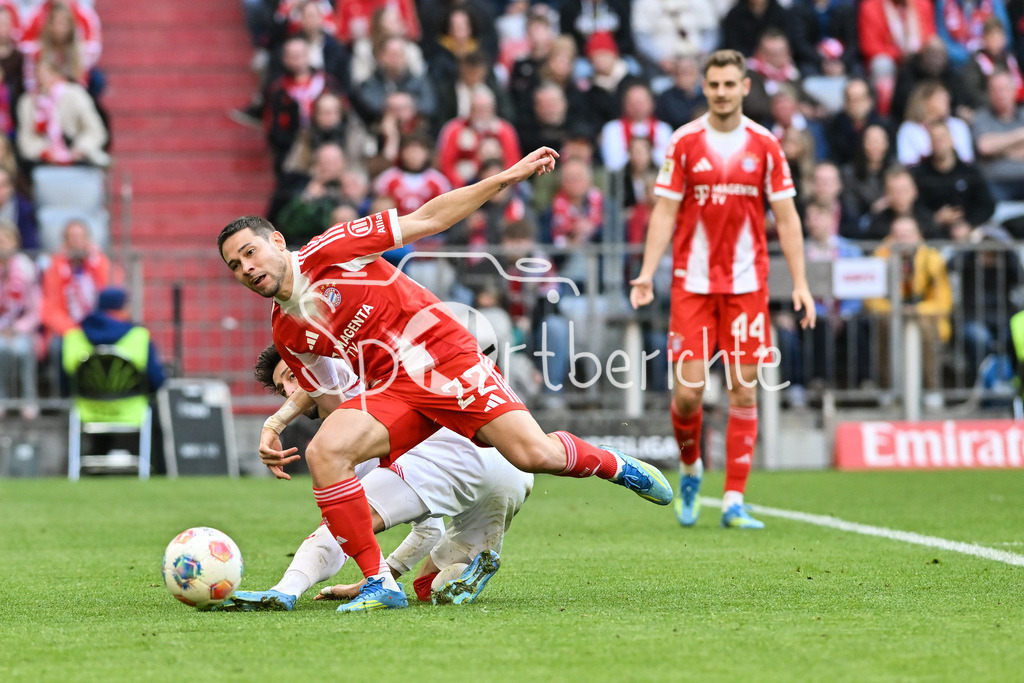 FC Bayern München - VfB Stuttgart | MUNICH, GERMANY - 19. APRIL: tackle between ATAKAN KARAZOR (VFB STUTTGART 16) and Raphael GUERREIRO (FC Bayern Munich 22) during the Bundesliga Match between FC Bayern Munich vs. VfB Stuttgart at Matchday 30 at Allianz Arena / DFL REGULATIONS PROHIBIT ANY USE OF PHOTOGRAPHS AS IMAGE SEQUENCES AND/OR QUASI-VIDEO