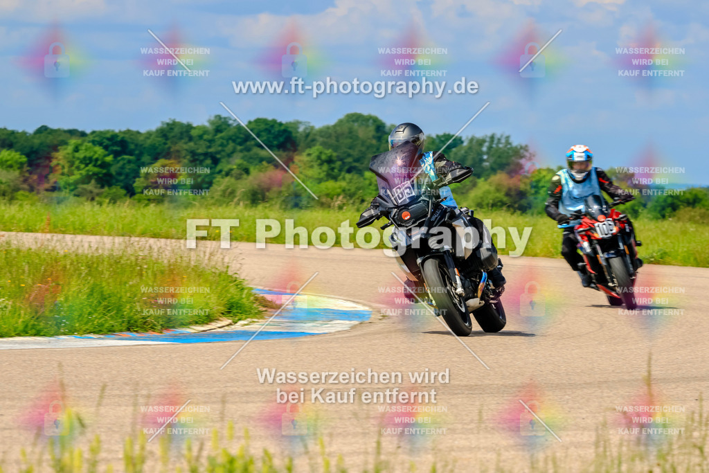 MotoTeam-0693 | Hier findet Ihr Bilder von Touristenfahrten auf der Nürburgring Nordschleife oder von anderen Veranstaltungen die ich besucht habe. Viel Spass beim Durch Schauen 