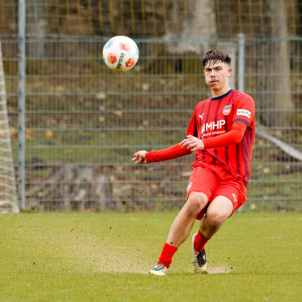20260412-FCHS04_091 | 1.FC Heidenheim 1846 vs. FC Schalke 04, Fußball, U19, A-Junioren, NWL, U19-DFB-Nachwusliga, 2025/2026, 8. Spieltag, 12.04.2026 in Heidenheim, Walter-Birkhold-Jugendstadion (Foto: Michael Bulling) - Realisiert mit Pictrs.com