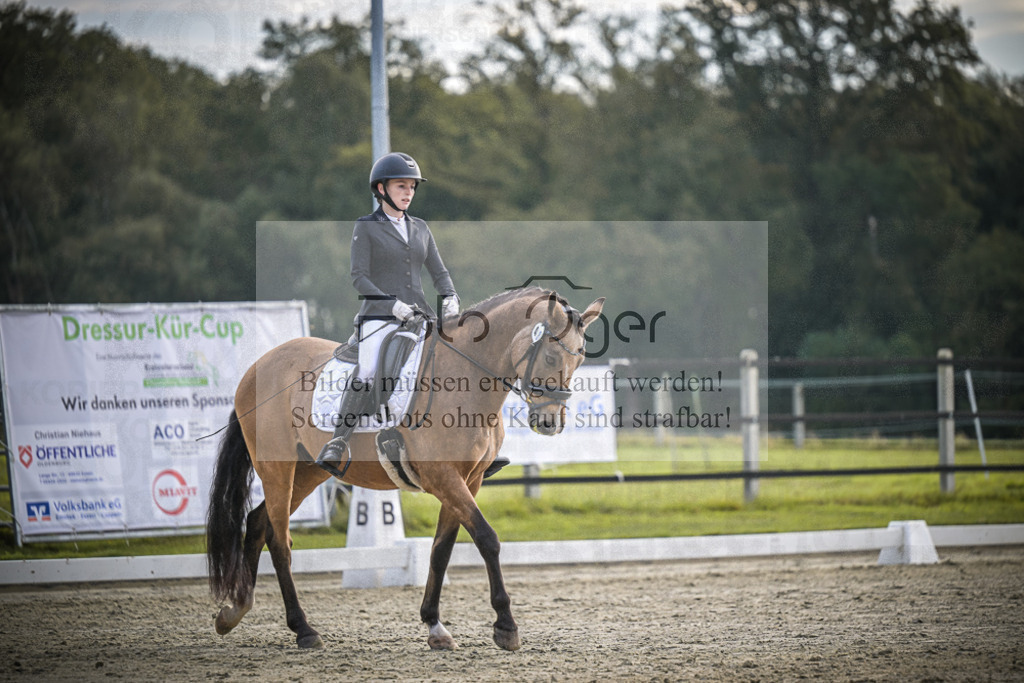 DOS_4363 | Entdecke hochwertige Reitturnierfotos von Foto Oger. Professionell, emotional und authentisch – jetzt Lieblingsmomente im Shop bestellen.Deutschlandweite Turnierfotografie. - Realisiert mit Pictrs.com