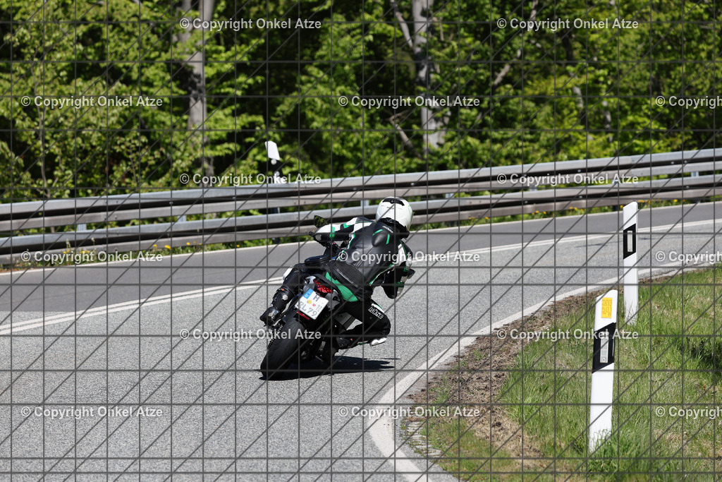 IMG_9695 | Fotograf am Kyffhäuser. Onkel Atze. Kyffhäuser Rennstrecke. Café36. Motorsportfotografie. - Realisiert mit Pictrs.com