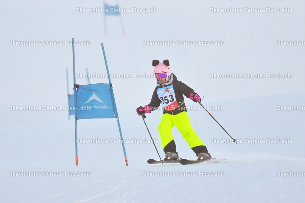 SRF_25.12.2025_0185 | Skirennfotos,Serfaus,Fiss,Ladis,Kinderskirennen,Winter,Tirol,Oberland,skirace,SFL,feelfree,weil wir's genießen,ski,Ski,skifahren,Sonnenplateau, - Realisiert mit Pictrs.com