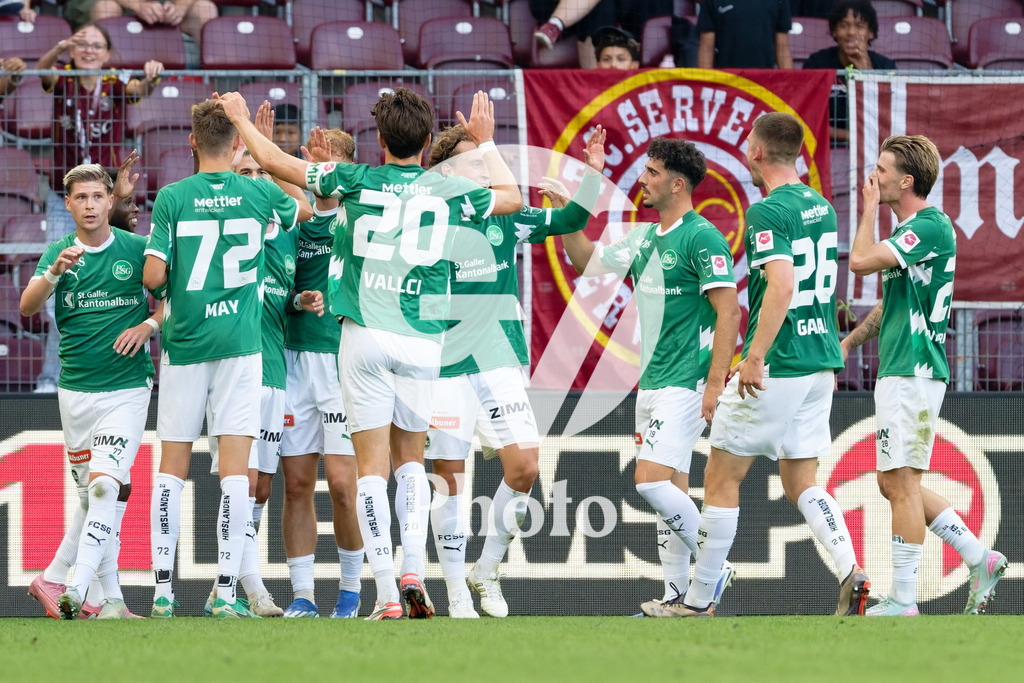 Brack Super League - Servette FC v FC Saint-Gall | Aliou Balde (14 FC Saint-Gall) celebrates after scoring his team's fourth goal with teammates during the Brack Super League match between Servette FC and FC Saint-Gall at Stade de Geneve in Geneva, Switzerland