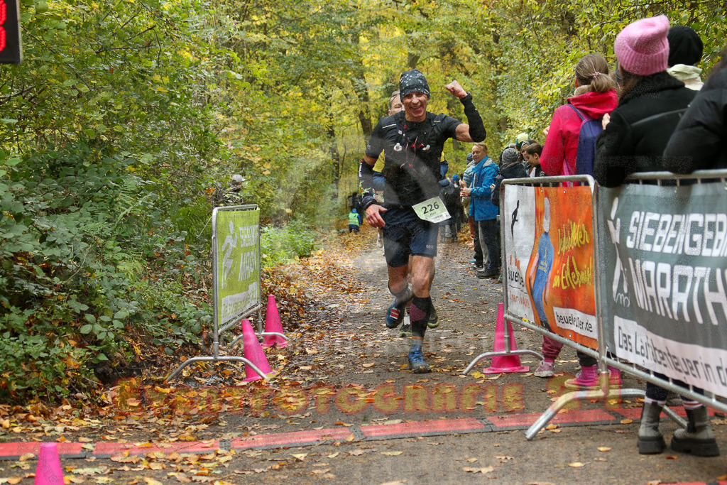 251026_1229_EX1_0505 | Sportfotografie im Rhein-Sieg Kreis, Köln, Bonn, NRW, Rheinland Pfalz, Hessen, etc. Unser Tätigkeitsfeld umfasst den Laufsport vom Volkslauf über den Marathon, Duathlon, Triathon bis zum Ultralauf wie Kölnpfad Ultra oder Schindertrail.