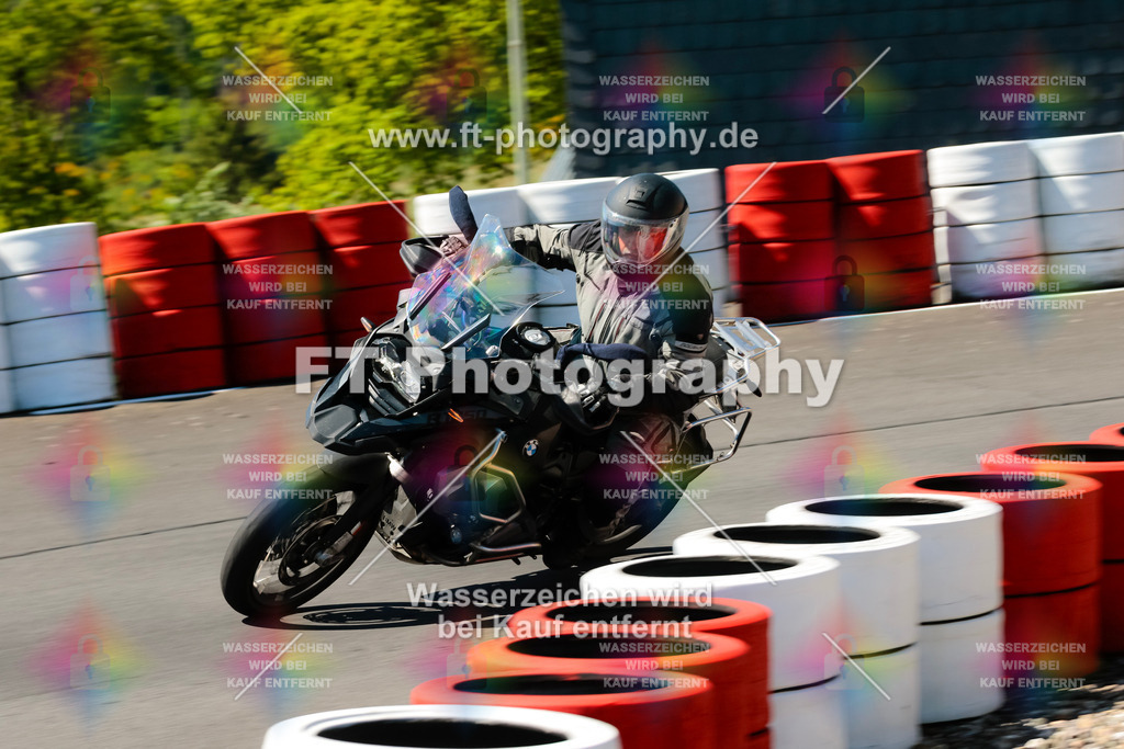 Moto-TeamOBK-22271 | Hier findet Ihr Bilder von Touristenfahrten auf der Nürburgring Nordschleife oder von anderen Veranstaltungen die ich besucht habe. Viel Spass beim Durch Schauen 