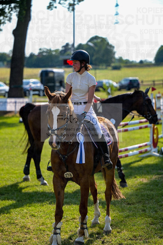 Reitturnier Voxtrup | Entdecke hochwertige Reitturnierfotos von Foto Oger. Professionell, emotional und authentisch – jetzt Lieblingsmomente im Shop bestellen.Deutschlandweite Turnierfotografie. - Realisiert mit Pictrs.com