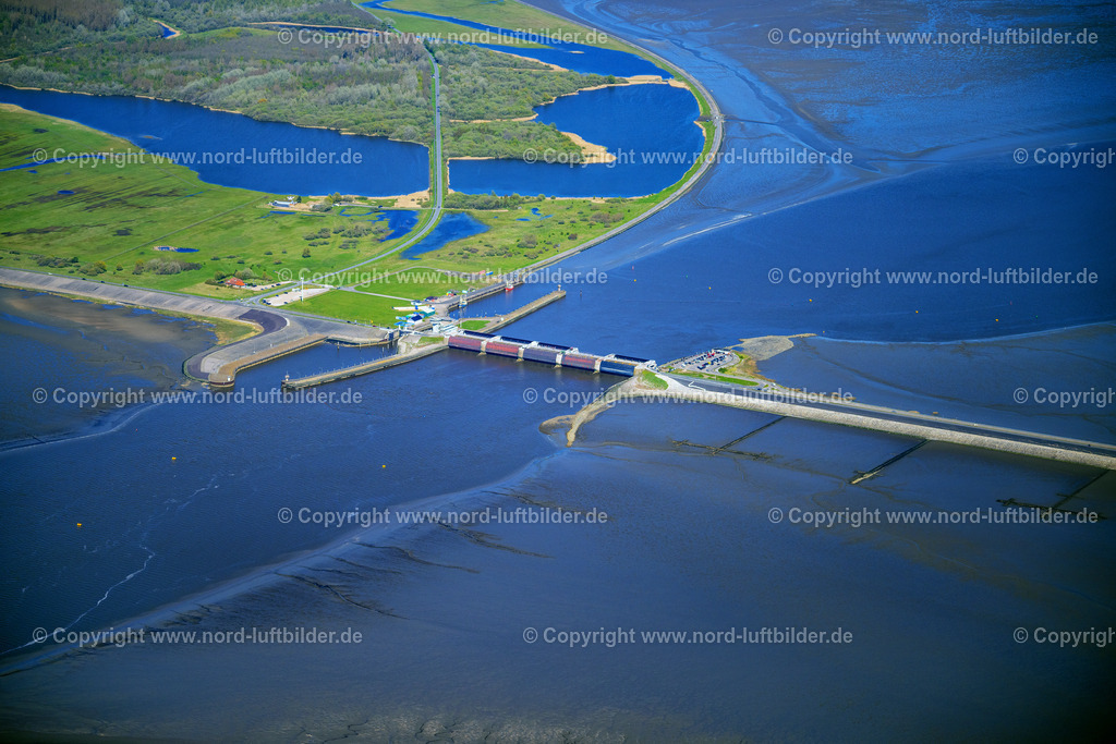 Eider_Sperrwerk_ELS_9527300423 | WESSELBURENERKOOG 30.04.2023 Sperrwerk- Schleusenanlagen Eider-Sperrwerk der WSV Wasser- und Schifffahrtsverwaltung des Bundes in Wesselburenerkoog im Bundesland Schleswig-Holstein. Weiterführende Informationen bei: Wasser und Schifffahrtsverwaltung des Bundes (WSV). // Lockage of the Eider-Sperrwerk in Wesselburenerkoog in the state Schleswig-Holstein. Further information at: Wasser und Schifffahrtsverwaltung des Bundes (WSV). Foto: Martin Elsen