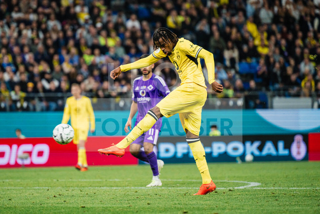 DFB-Pokal: HEBC - Borussia Dortmund, 01.09.2026 | Carney Chukwuemeka (Borussia Dortmund, 17) schießt; Fußball, DFB-Pokal, 1. Runde: HEBC vs. Borussia Dortmund am 01.09.2026 im Volksparkstadion, HamburgDFB REGULATIONS PROHIBIT ANY USE OF PHOTOGRAPHS AS IMAGE SEQUENCES AND/OR QUASI-VIDEO. - Realisiert mit Pictrs.com