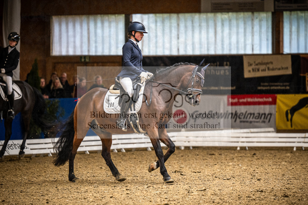 DOS_1228 | Entdecke hochwertige Reitturnierfotos von Foto Oger. Professionell, emotional und authentisch – jetzt Lieblingsmomente im Shop bestellen.Deutschlandweite Turnierfotografie. - Realisiert mit Pictrs.com