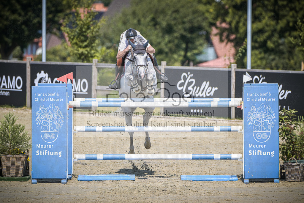 DOS_2066 | Entdecke hochwertige Reitturnierfotos von Foto Oger. Professionell, emotional und authentisch – jetzt Lieblingsmomente im Shop bestellen.Deutschlandweite Turnierfotografie. - Realisiert mit Pictrs.com
