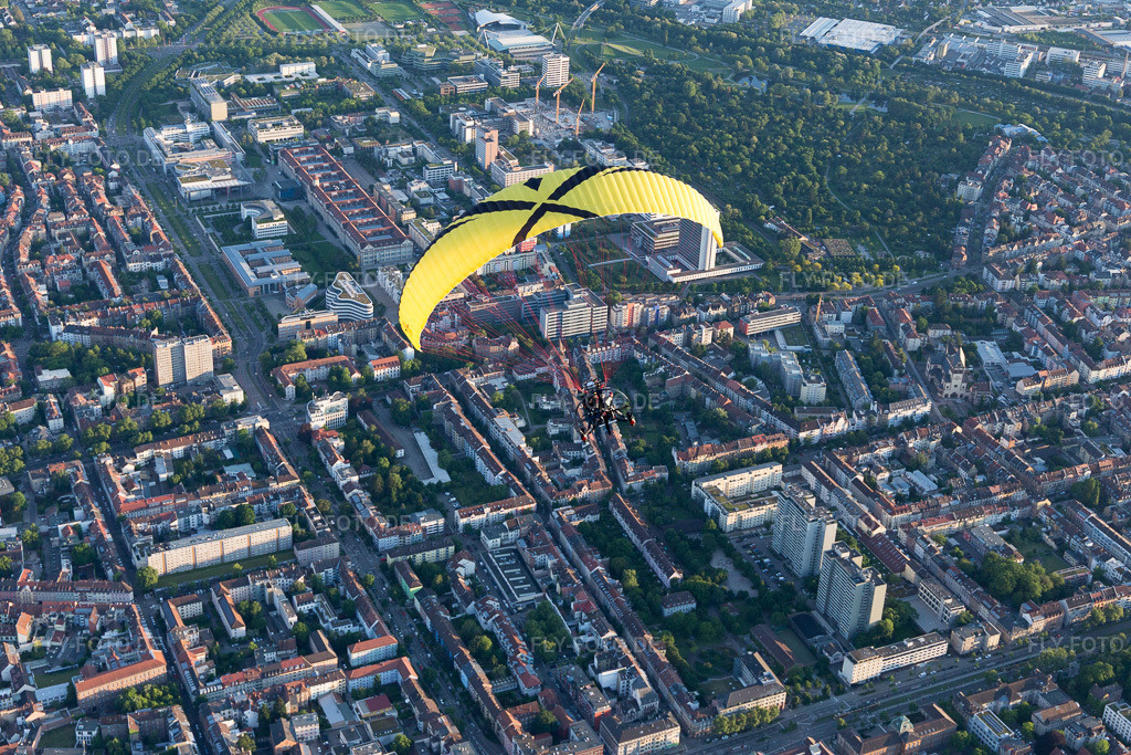 Luftbild: Brauerstr im Ortsteil Südweststadt in Karlsruhe im Bundesland Baden-Württemberg in Deutschland. Foto: IMG_099609.jpg vom 21.05.2017 durch Werner Riehm/FLY-FOTO.de