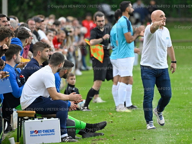 20230805-1046-fuba-modau-hummetroth-HEN-FOTO | 05.08.2023 Fußball Gruppenliga Darmstadt Saison 2023 2024 SG Modau - SV Hummetroth (0:4) Anweisung gebend am Spielfeldrand Trainer Zivojin Juskic (Hummetroth) (Foto: Peter Henrich) - Realisiert mit Pictrs.com