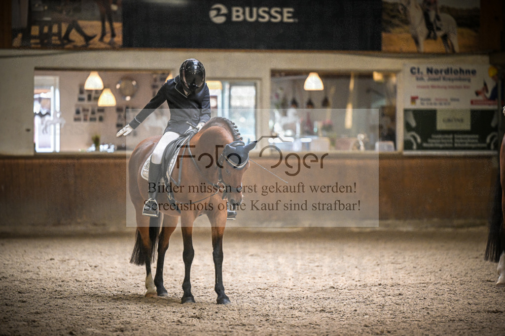 DOS_0201 | Entdecke hochwertige Reitturnierfotos von Foto Oger. Professionell, emotional und authentisch – jetzt Lieblingsmomente im Shop bestellen.Deutschlandweite Turnierfotografie. - Realisiert mit Pictrs.com