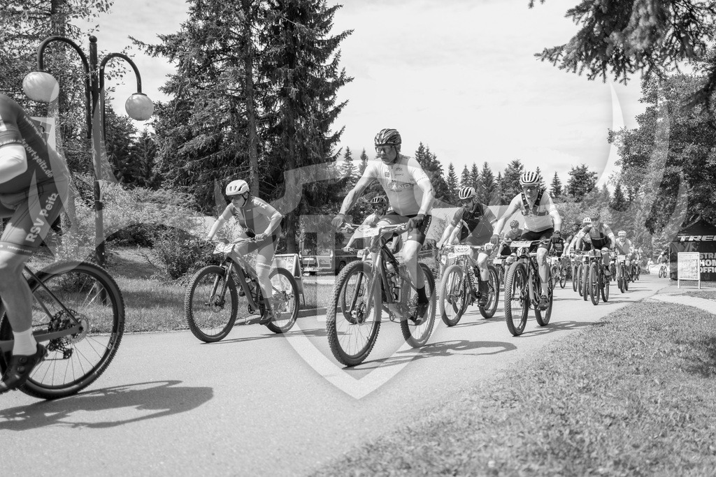 L1010710 | Fotogalerie der Treibjagd im Dunkelwald - Dein MTB Etappenrennen im Erzgebirge - Realisiert mit Pictrs.com
