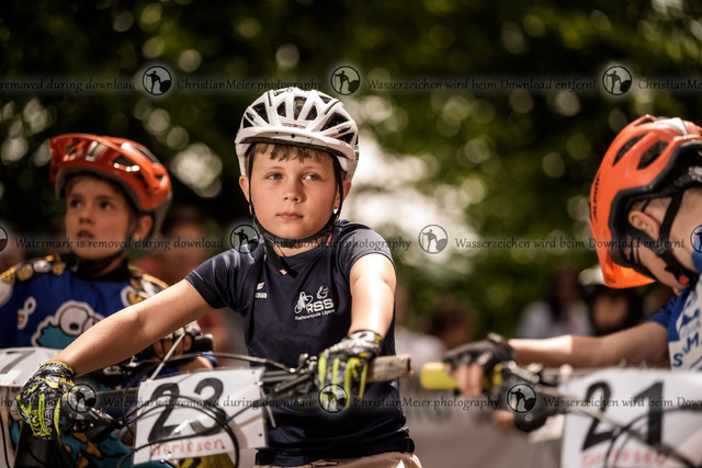 Eierlesen 2026 | Sie wurden bei einem Event oder Sportanlass fotografiert? Hier finden sie ihre Bilder! - Realisiert mit Pictrs.com