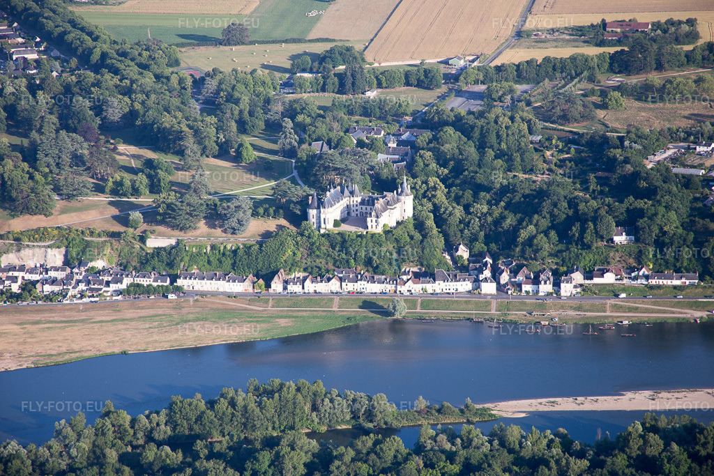 Vue aérienne: Vue de la ville à Chaumont-sur-Loire dans le département Loir et Cher, France.Photo: IMG_081209.jpg prise le 19/06/2015 par Werner Riehm/FLY-FOTO.euRésolution de l'original: 5472 x 3648 px
