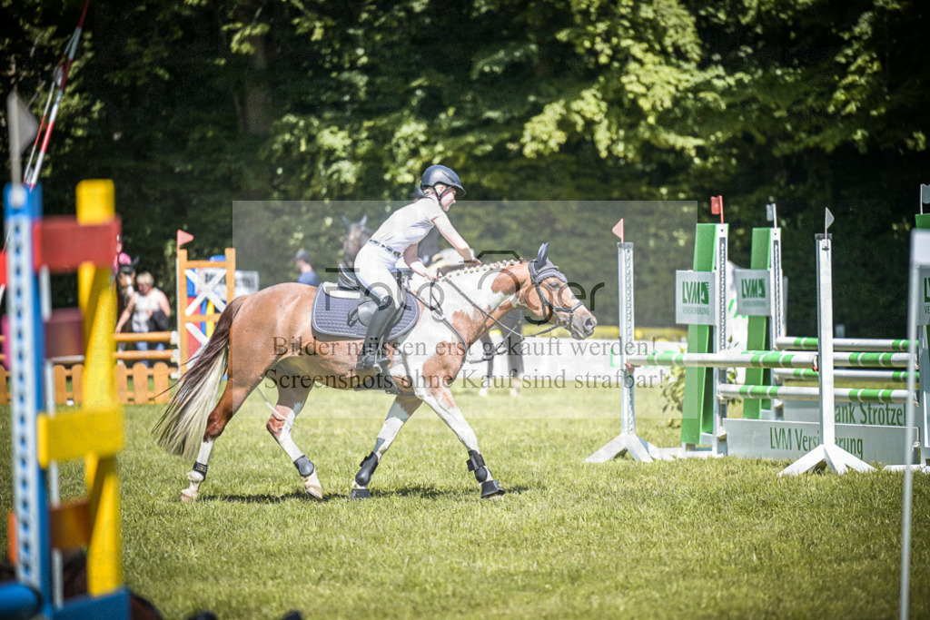 DOS_3221 | Entdecke hochwertige Reitturnierfotos von Foto Oger. Professionell, emotional und authentisch – jetzt Lieblingsmomente im Shop bestellen.Deutschlandweite Turnierfotografie. - Realisiert mit Pictrs.com