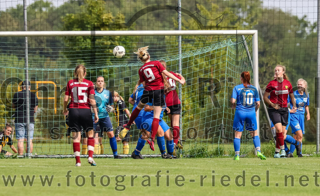 2023-09-03_083_Teamware_Cup_2023 | Oberding, Deutschland, 03.09.2023:
Fußball, TS Teamwear Cup 2023, Vorrunde, FC Schwaig gegen FC Langengeisling, Endergebnis: 

Foto: Christian Riedel / fotografie-riedel.net
