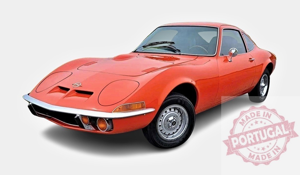Orange Opel GT sports car standing in a studio | Classic Opel GT sport coupé car isolated on white background - Realisiert mit Pictrs.com