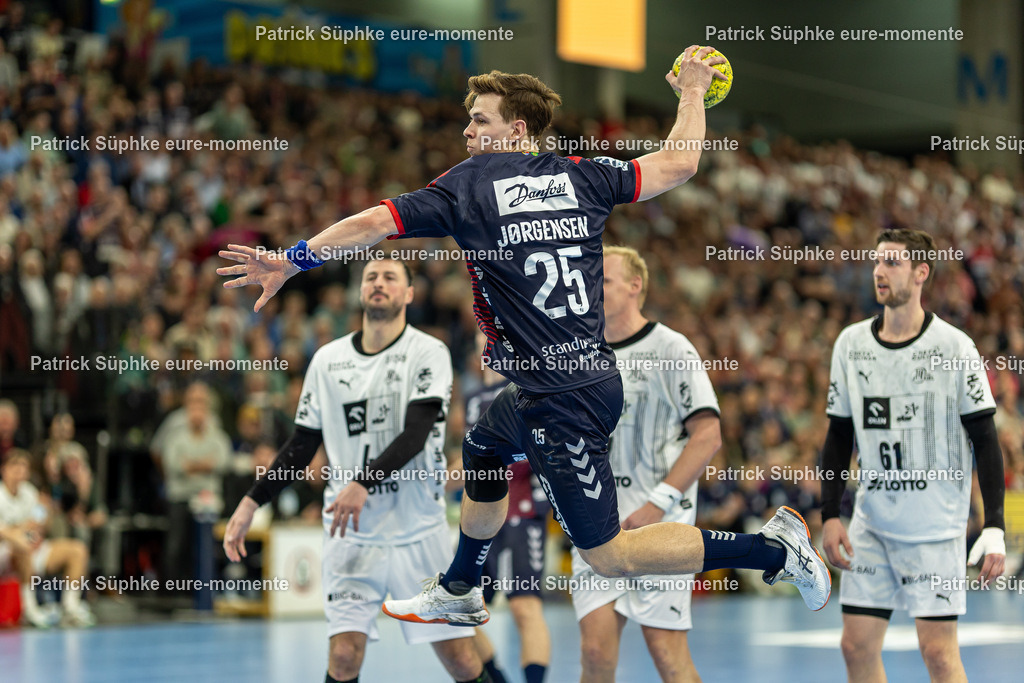 Handball I Herren I Daikin HBL I Saison 2024-2025 I 23. Spieltag I SG Flensburg-Handewitt - THW Kiel | Handball: Bundesliga, SG Flensburg-Handewitt - THW Kiel, 23. Spieltag, GP JOULE ArenaLukas Jørgensen (25, SG Flensburg Handewitt) Sprungwurf