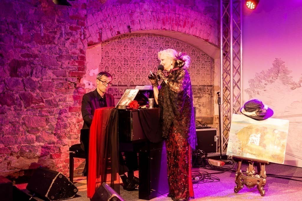 Konzert Dorit Gäbler | Dorit Gäbler im Forte Belvedere Leisnig zum Festival Hallo Leisnig 2022. - Realisiert mit Pictrs.com