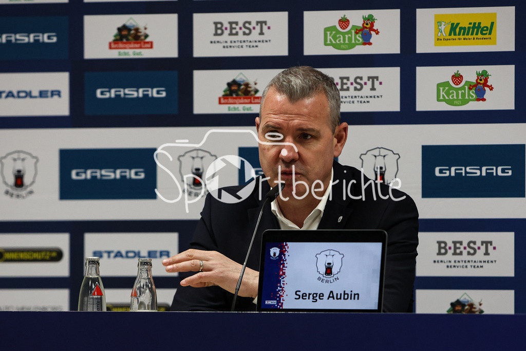 Eisbären Berlin - Augsburger Panther | Eisbaeren Trainer Serge AUBIN auf der Pressekonferenz nach dem Heimsieg gegen Augsburg