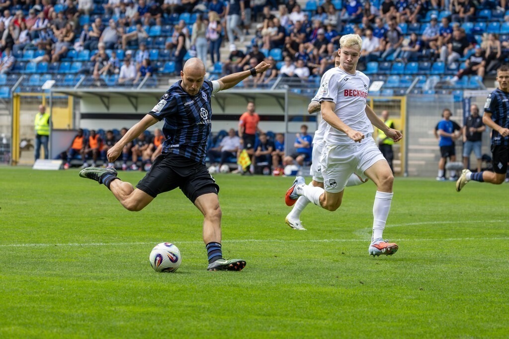 Fußball 3. Liga, Saison 2025/26, 1. Spieltag: Waldhof Mannheim gegen SC Verl***Torschuss von Felix Lohkemper (9, Mannheim) | Fußball 3. Liga, Saison 2025/26, 1. Spieltag: Waldhof Mannheim gegen SC Verl***Torschuss von Felix Lohkemper (9, Mannheim) - Realisiert mit Pictrs.com