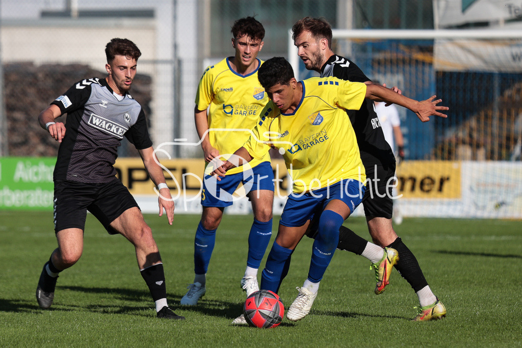 FC Pipinsried - SV Wacker Burghausen | Edin HYSENI (SVW #18) im Duell mit Pablo RODRIGUEZ-BENITEZ (FCP #42)