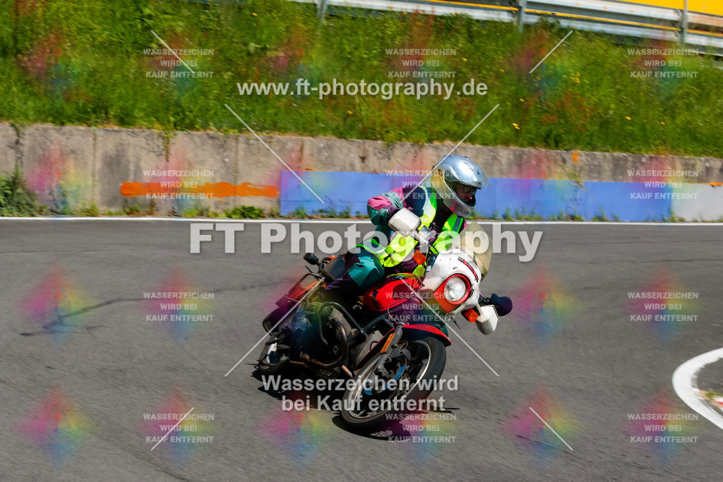 Moto-TeamOBK-22510 | Hier findet Ihr Bilder von Touristenfahrten auf der Nürburgring Nordschleife oder von anderen Veranstaltungen die ich besucht habe. Viel Spass beim Durch Schauen 