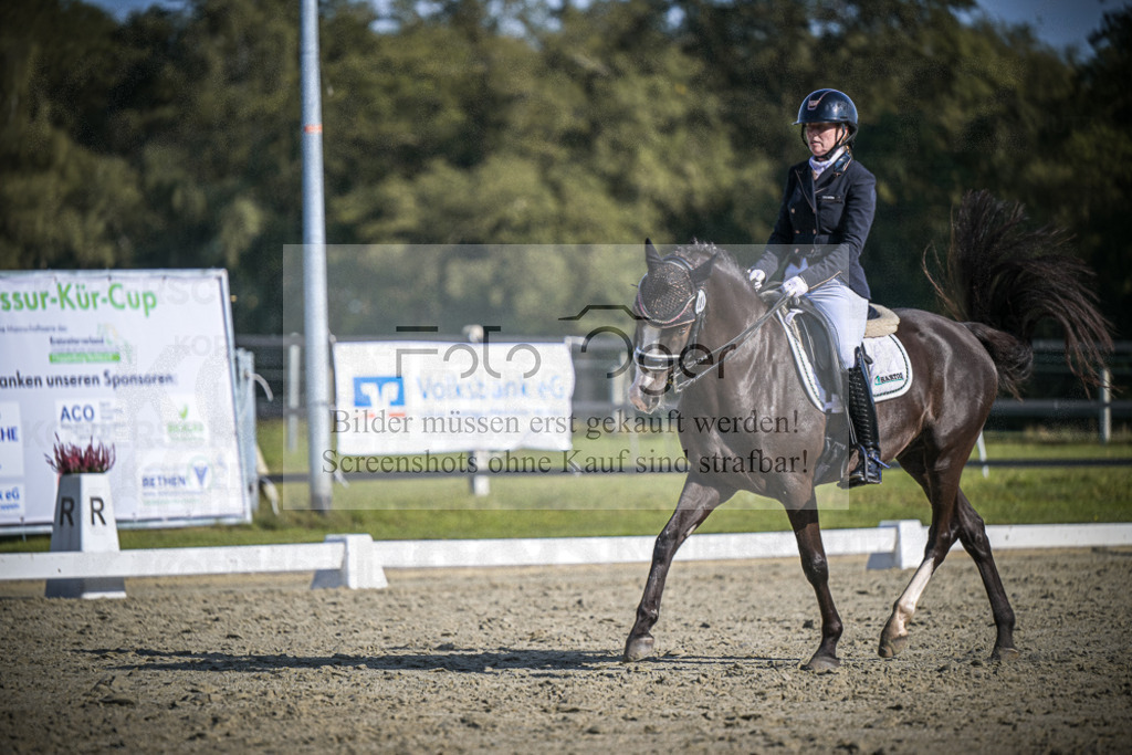 DOS_3141 | Entdecke hochwertige Reitturnierfotos von Foto Oger. Professionell, emotional und authentisch – jetzt Lieblingsmomente im Shop bestellen.Deutschlandweite Turnierfotografie. - Realisiert mit Pictrs.com