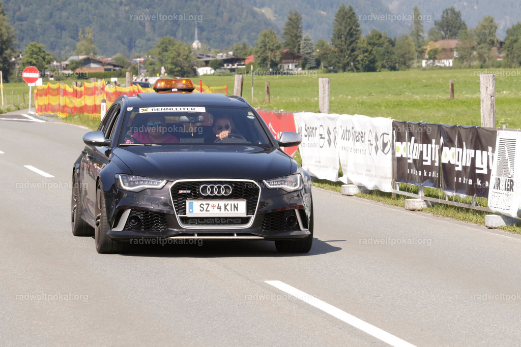 1126_20230817_Bewerb_Maenner_Muehlanger | AUT - OESTERREICH, 2023-08-16: SPORT RENNRAD-FAHREN - 55. INTERNATIONALER RADWELTPOKAL IN ST. JOHANN IN TIROL  - Vintage-Radrennen mit WM-Bronze-Medaillen-Siegerin Christina Schweinberger, den Teilnehmer und Alexander Baumann (vom Orginastions-Team) - TAG 2 BEWERB MAENNER IN SECHS GRUPPEN  ; Foto: Roland Muehlanger