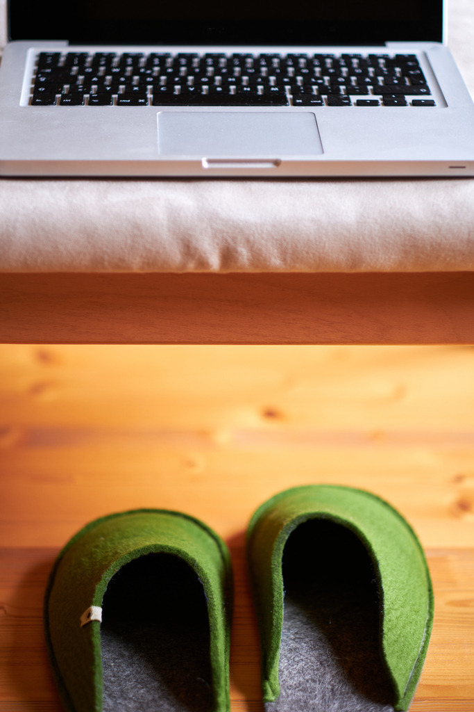 Homework mit Laptop und Filzpantoffeln | , Austria - March 28, 2021: Massnahmen zur Einschränkung von COVID-19; Homework mit Laptop und Filzpantoffeln. - Realisiert mit Pictrs.com