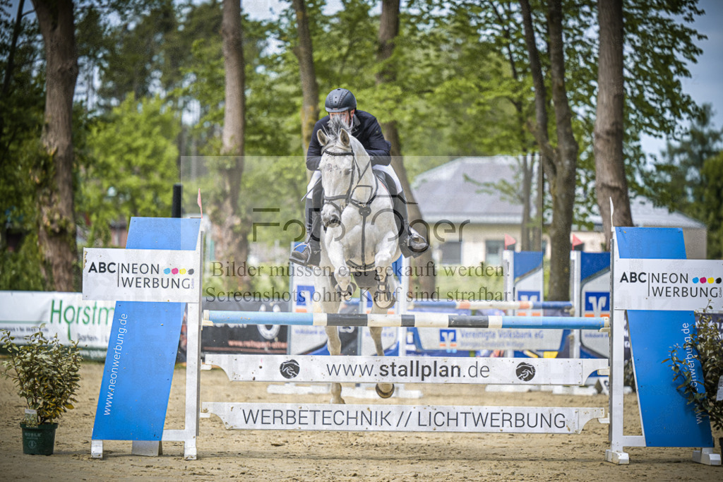 DOS_8759 | Entdecke hochwertige Reitturnierfotos von Foto Oger. Professionell, emotional und authentisch – jetzt Lieblingsmomente im Shop bestellen.Deutschlandweite Turnierfotografie. - Realisiert mit Pictrs.com