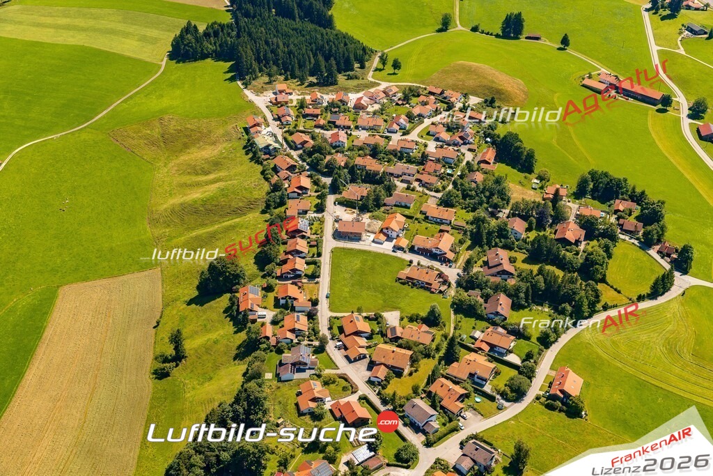 Luftaufnahme von Wildsteig - Die Luftaufnahme wurde 2025 vom UL-Flugzeug heraus erstellt ( keine Drohne ) - Hochauflösende Luftaufnahme - für professionelle Ausdrucke geeignet. Die Geschenkidee !Mit Lizenz und Bildrechte bestellbar