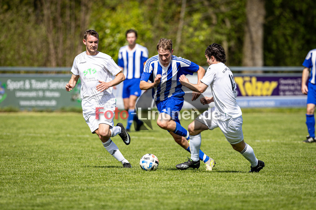 SG SV Eberfing/SV Söchering gegen FSV Höhenrain II | Fußball Herren A-Klasse Gruppe 5 Zugspitze 2025/26 21. Spieltag, SG SV Eberfing/SV Söchering gegen FSV Höhenrain II, 20260426,Kampf um den Ball,2026-04-26 in 82395 Obersöchering (Sportplatz Obersöchering, Platz 1, Sportanger), Josef LUIDL (SG SV Eberfing/SV Söchering Kapitän 6), Thomas KÖHLER (FSV Höhenrain II 9), Sebastian MOCK (SG SV Eberfing/SV Söchering 11)Copyright: WolfgangxLindner www.foto-lindner.de