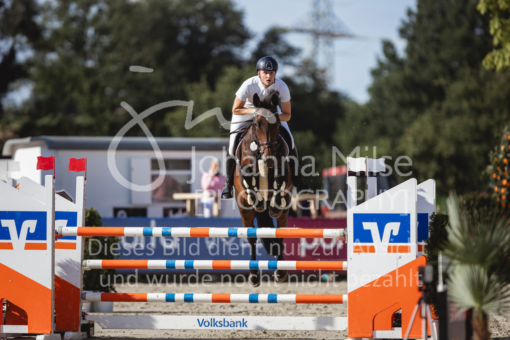 240711_BHO_M1-Spr-1-609 | Deine schönsten Turniermomente als professionelle Fotos! Entdecke hochwertige Pferdesport-Fotografie im Online-Shop. Jetzt Fotos finden & bestellen!