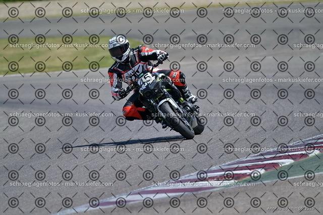 26BT02-1906 | markuskiefer.com - Realisiert mit Pictrs.com