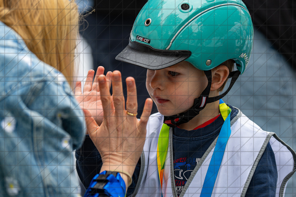 DeutschlandTour 2025 | Etappe 2 - Arnsberg (Ziel) | Kinder Joy of moving, Laufradrennen  //  22.08.25: DeutschlandTour 2025 | Etappe 2 - Arnsberg (Ziel) / Arnsberg / Deutschland  //   CREDIT:www.bullenfotos.de, Martin König, Hörner Weg 40, D-49078 Osnabrück, +4917663732967 // Nutzung und Weitergabe nur zu den vereinbarten Zwecken. Presseanfragen an Ersteller. Alle Rechte beim Ersteller. Honorierung nach MFM. - Realisiert mit Pictrs.com