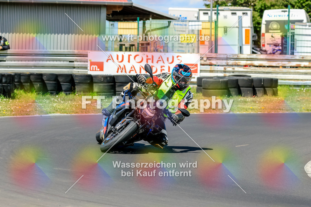 _OTO2283 | Hier findet Ihr Bilder von Touristenfahrten auf der Nürburgring Nordschleife oder von anderen Veranstaltungen die ich besucht habe. Viel Spass beim Durch Schauen 