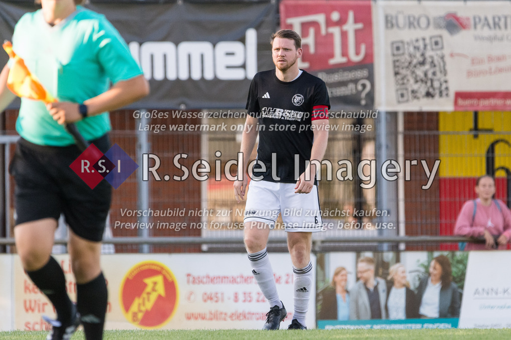 Fußball, Saison 2023/24, Confima-Cup, SV Preußen 09 Reinfeld - VfB Lübeck II, Schönböcken (Lübeck), 13.07.2023 | Patrick Claus Ellenberger (#6, Preußen Reinfeld, Teamkapitän)