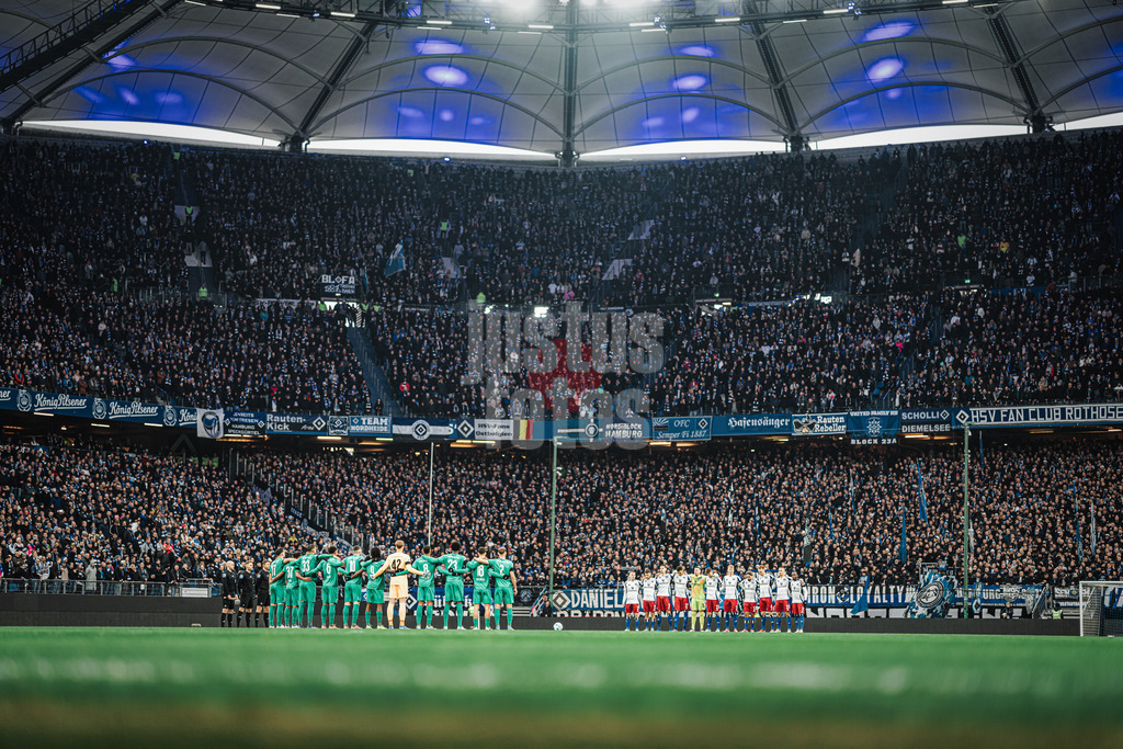 Fußball | Männer | Saison 2024/2025 | 2. Fußball-Bundesliga | 17. Spieltag | Hamburger SV vs. SpVgg Greuther Fürth | 21.12.2024 | Schweigeminute in Gedenken an die Opfer des Anschlags in Magdeburg Weihnachtsmarkt