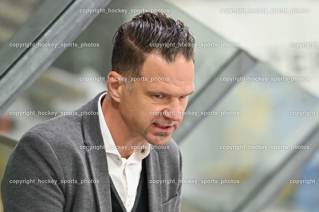 EK Zeller Eisbären vs. HDD Jesenice 1.10.2022 | Headcoach HDD Jesenice GABER Clavie