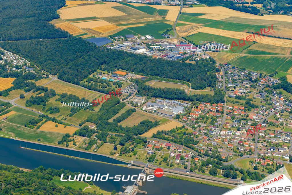 Das Luftbild zeigt : Lengfurt Triefenstein - Die Luftaufnahme wurde 2023 vom UL-Flugzeug aus erstellt ( keine Drohne ) - Hochauflösende Luftaufnahme - Für grossformatige Ausdrucke geeignet. Die Geschenkidee !Mit Lizenz und Bildrechte bestellbar