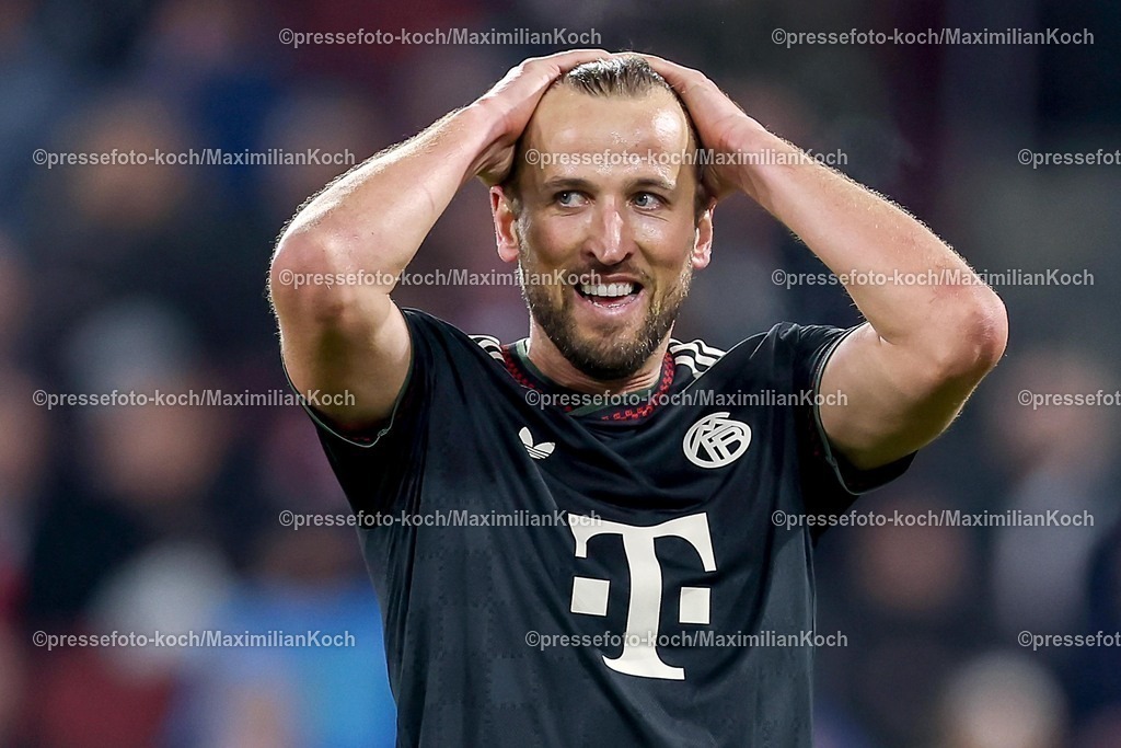 1FC14012601052 | 14.01.2026, Fußball, 1. FC Köln - FC Bayern München, 1. Fußball Bundesliga, 17. Spieltag, RheinEnergie-STADION, Saison 2025 2026: Harry Kane (FC Bayern Muenchen #09) enttäuscht Enttäuschung schlägt die Hände über dem Kopf zusammen DFB regulations prohibit any use of photographs as image sequences and or quasi-video.
