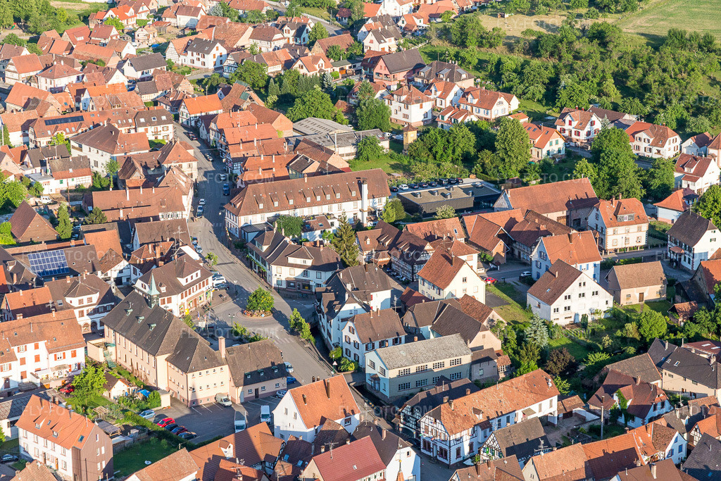 Aerial view: Star restaurant Auberge du Cheval Blanc in Lembach in the state Bas-Rhin, France.Photo: IMG_080272.jpg taken on 06/05/2015 by Werner Riehm/FLY-FOTO.comResolution of the original: 5472 x 3648 px