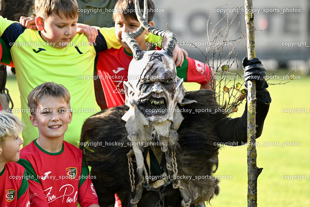 FC ASKÖ Gmünd vs. SV Rapid Lienz | Perchtengruppe, FC ASKÖ Gmünd vs. SV Rapid Lienz, FC ASKÖ Gmünd vs. SV Rapid Lienz am 09.11.2025 in Ferlach (Ballspielhalle Ferlach), Austria, (Photo by Bernd Stefan)